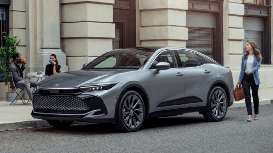 世界杯皇冠平台_全新设计+平台上身 从此告别国产 丰田皇冠Sedan将于广州车展亮相