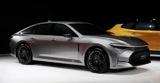 世界杯皇冠平台_全新设计+平台上身 从此告别国产 丰田皇冠Sedan将于广州车展亮相