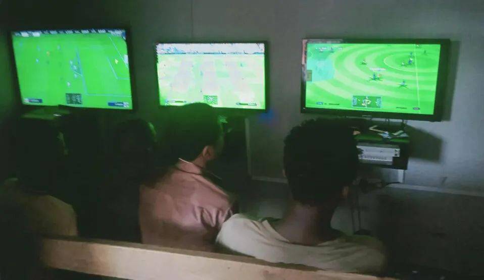 皇冠信用盘出租足球_在非洲皇冠信用盘出租足球,他开了一家游戏包机房