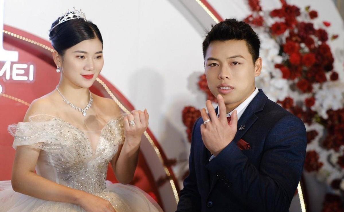 体育皇冠信用盘_辽篮球员赵继伟大婚!运动员婚礼赞助超百万体育皇冠信用盘,婚礼现场变“商场”