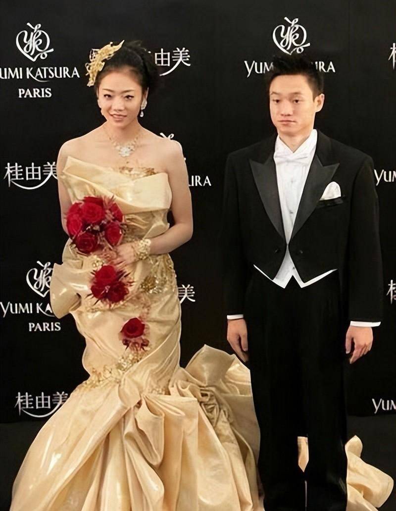 体育皇冠信用盘_辽篮球员赵继伟大婚!运动员婚礼赞助超百万体育皇冠信用盘,婚礼现场变“商场”