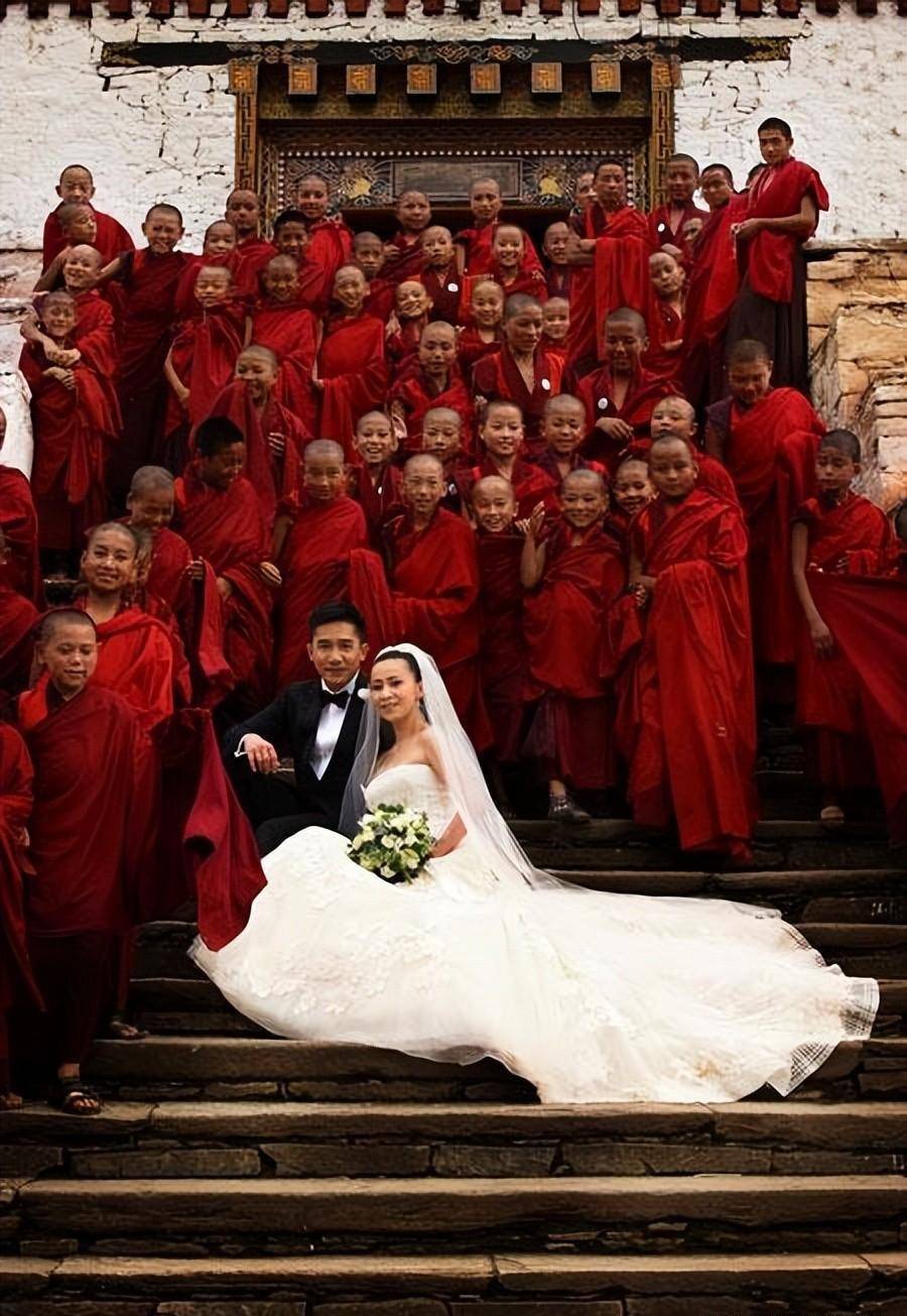 体育皇冠信用盘_辽篮球员赵继伟大婚!运动员婚礼赞助超百万体育皇冠信用盘,婚礼现场变“商场”