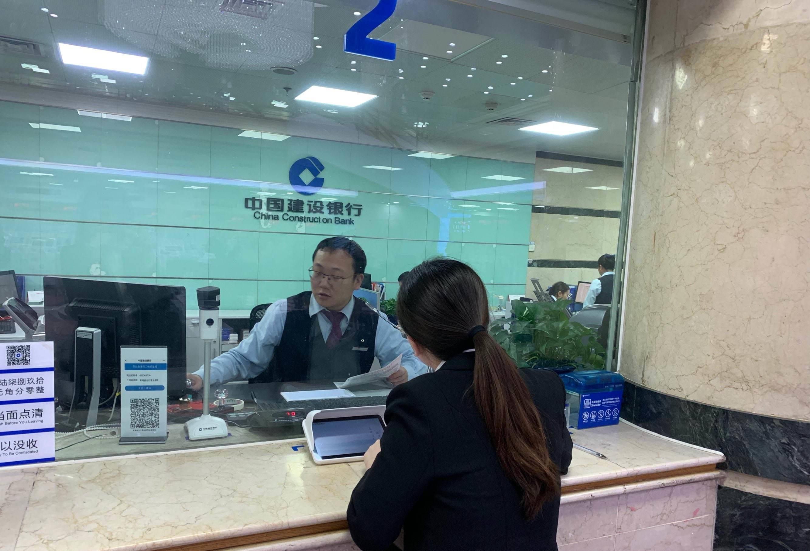 皇冠信用盘开户_老人在建行15年存120万皇冠信用盘开户,儿子结婚想取出,银行:你还倒欠13万