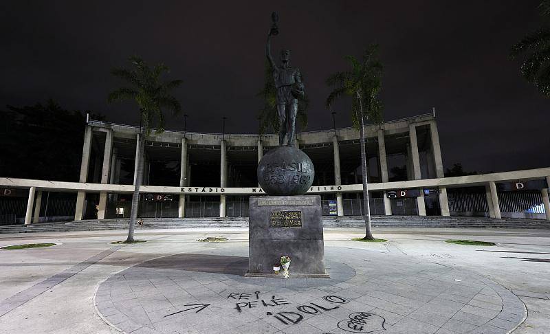 皇冠足球平台代理_国际足坛“痛哭失声”皇冠足球平台代理,集体悼念“球王”贝利离世