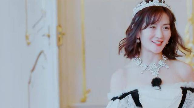 怎么弄皇冠信用盘_谢娜应采儿穿礼服还要配皇冠怎么弄皇冠信用盘,颖儿却被吐槽,网友:节目组太偏心