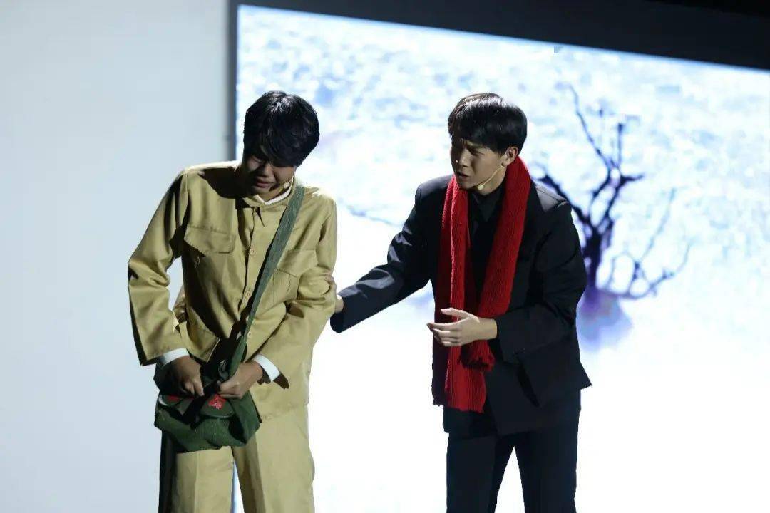 皇冠登一登二登三区别_他们三登舞台皇冠登一登二登三区别,获得8.6万点赞!