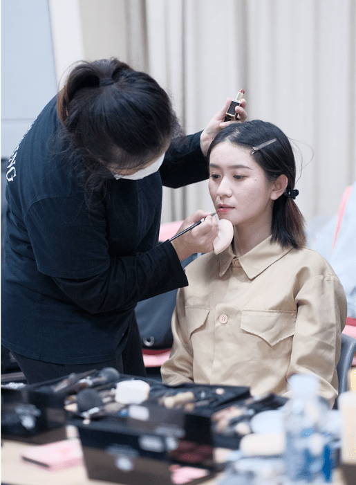 皇冠登一登二登三区别_他们三登舞台皇冠登一登二登三区别,获得8.6万点赞!