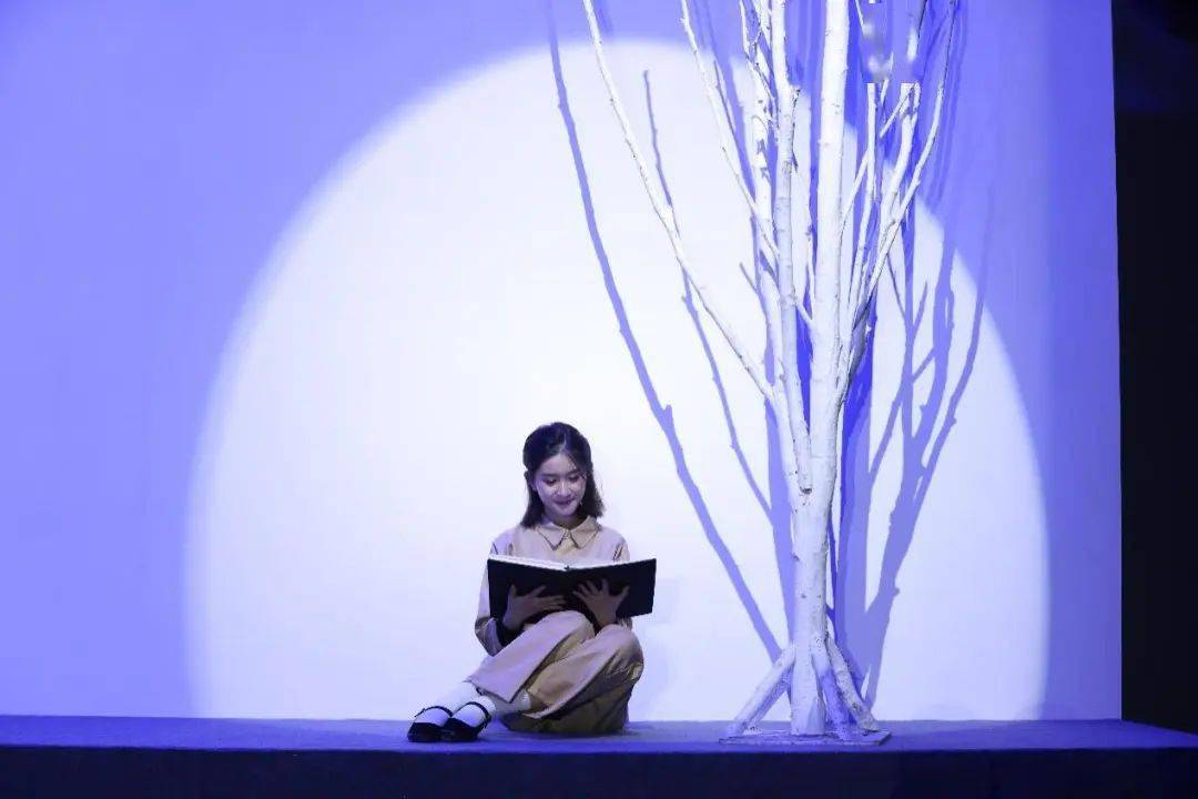 皇冠登一登二登三区别_他们三登舞台皇冠登一登二登三区别,获得8.6万点赞!