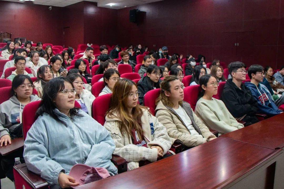 皇冠登一登二登三区别_他们三登舞台皇冠登一登二登三区别,获得8.6万点赞!