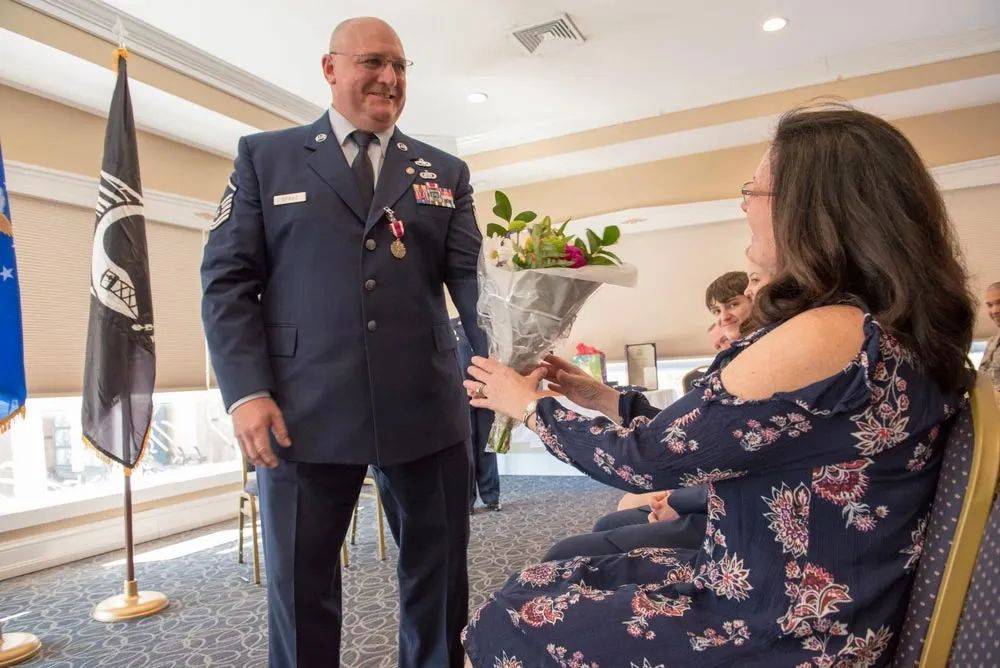 皇冠登一登二登三区别_是他皇冠登一登二登三区别,"斯诺登二号"?