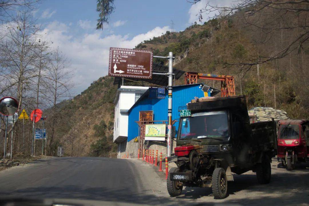 皇冠登3新2管理_太险了!怒江的村庄皇冠登3新2管理,挂在高黎贡山和碧罗雪山上,薄得就像纸片片