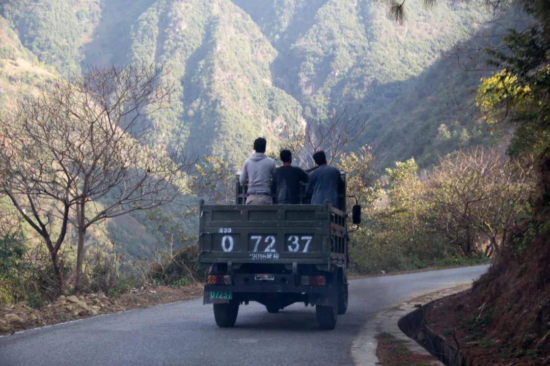 皇冠登3新2管理_太险了!怒江的村庄皇冠登3新2管理,挂在高黎贡山和碧罗雪山上,薄得就像纸片片