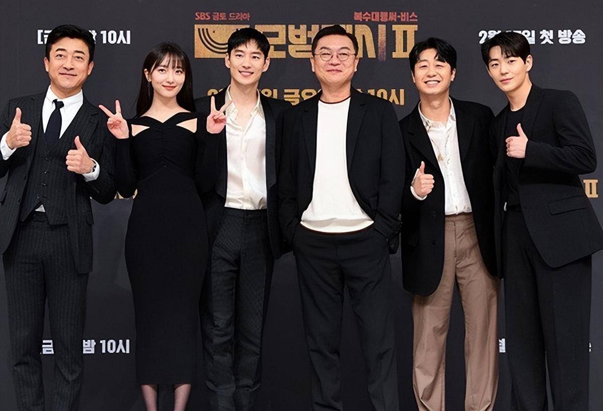 皇冠信用网出租代理_爽剧《模范出租车》收视率一骑绝尘皇冠信用网出租代理,结局破20%确定制作第三季