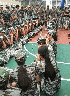 皇冠信用盘怎么弄_轻松一刻:用了这么久的表情包皇冠信用盘怎么弄,今天终于见到真人版了,哈哈哈