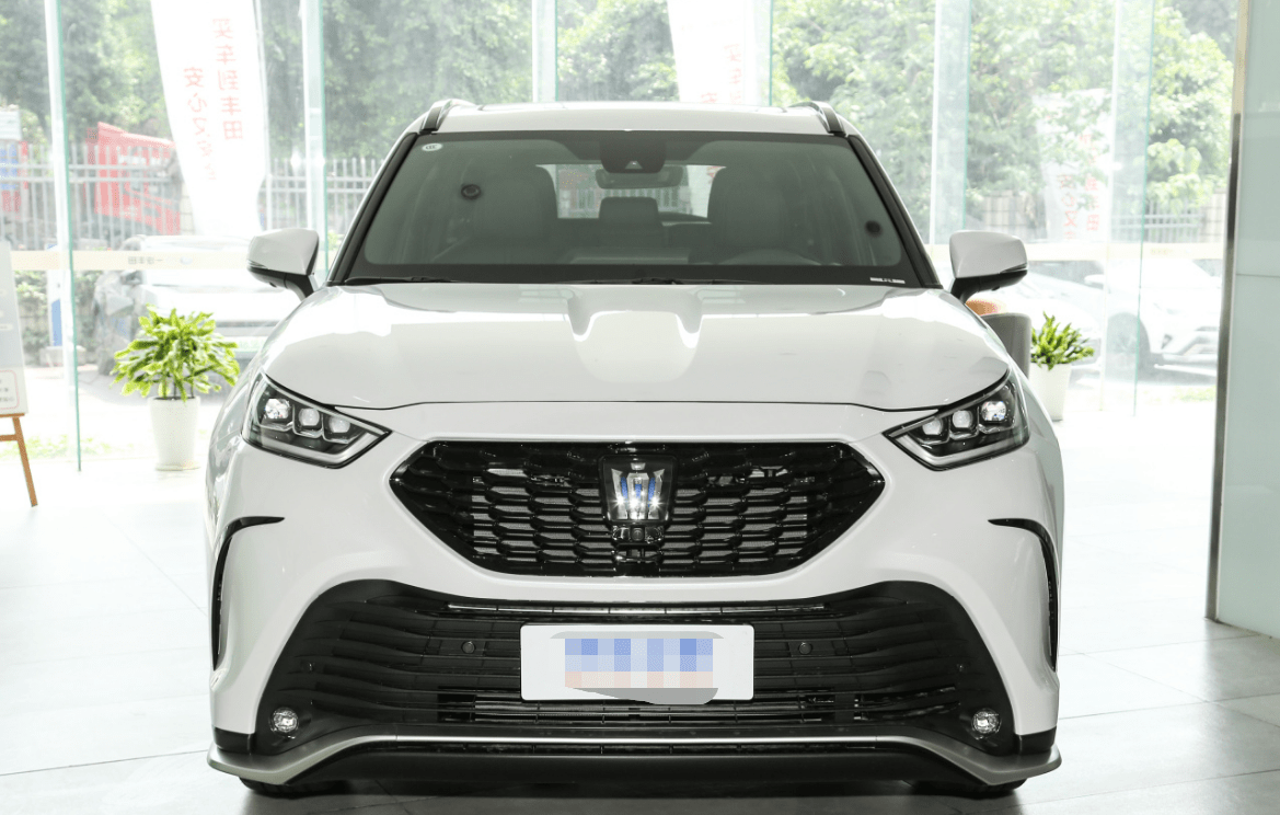 皇冠信用盘平台出租_尽显不凡动力皇冠信用盘平台出租,一汽丰田皇冠陆放时尚与创意经典之作