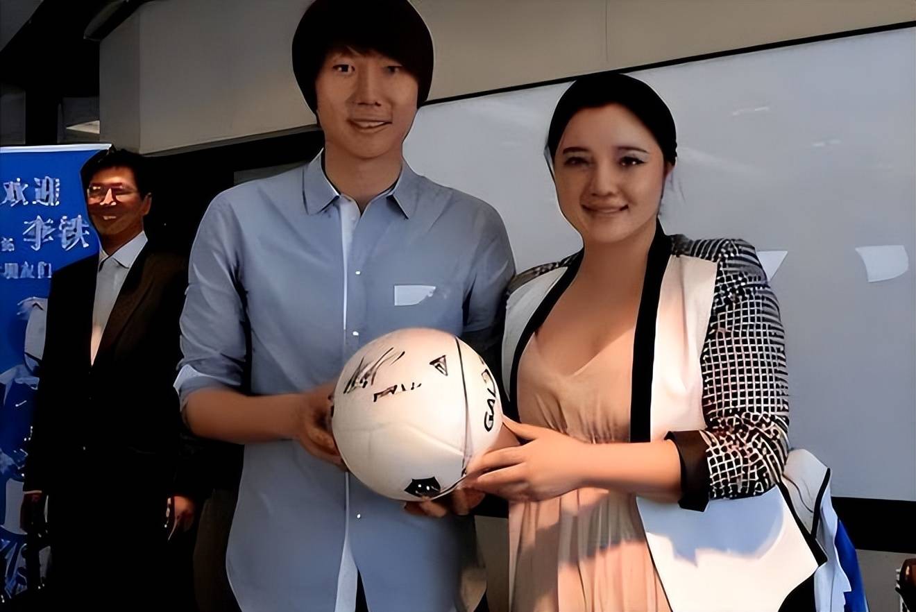 皇冠足球平台代理_李铁案最新进展!陈戌源在足协年薪被曝光皇冠足球平台代理,张冰:有裁判被拷走了