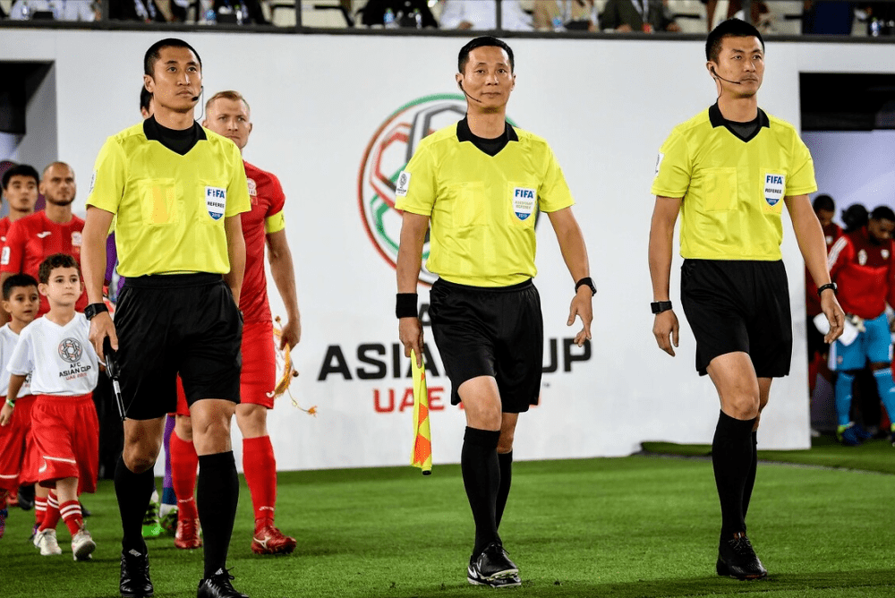 皇冠足球平台代理_李铁案最新进展!陈戌源在足协年薪被曝光皇冠足球平台代理,张冰:有裁判被拷走了