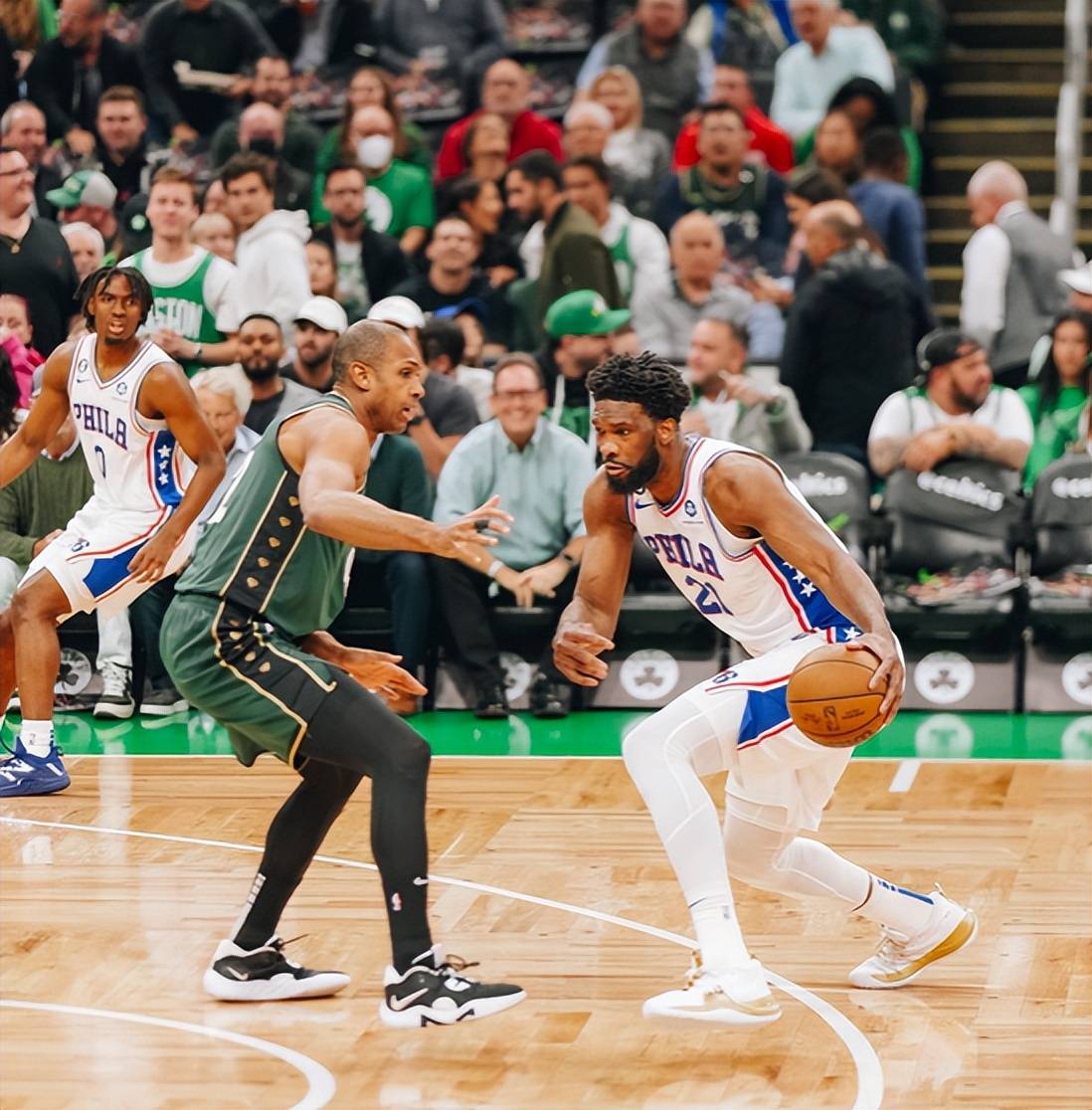 皇冠信用盘登2登3_3-2皇冠信用盘登2登3!费城拿下天王山 登帝连线50+15+13太无解 马克西30+7终爆发