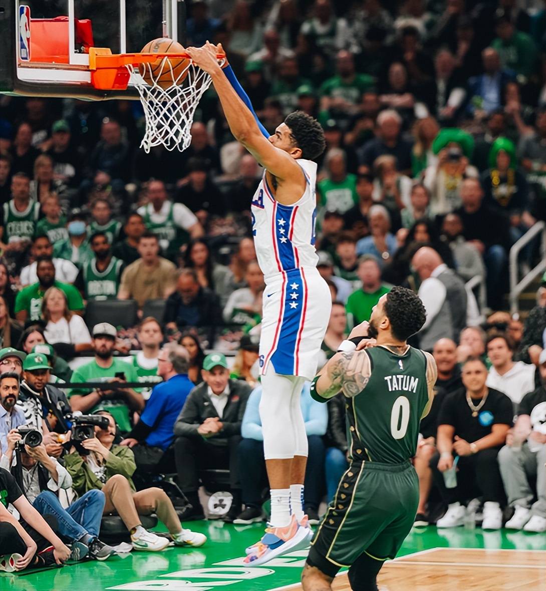 皇冠信用盘登2登3_3-2皇冠信用盘登2登3!费城拿下天王山 登帝连线50+15+13太无解 马克西30+7终爆发