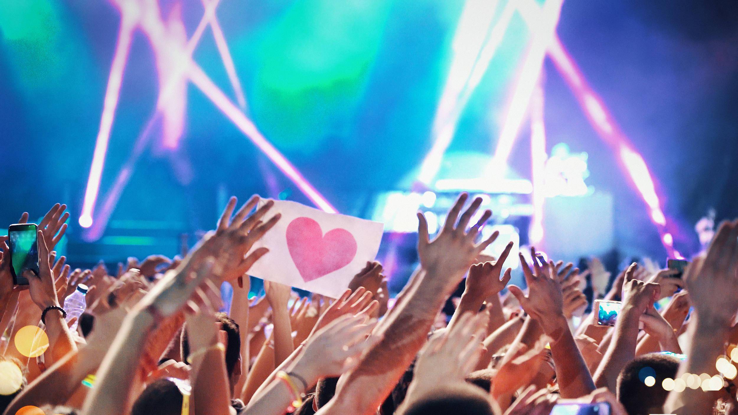 正版皇冠信用盘口出租_应援棒“割韭菜”正版皇冠信用盘口出租,谁靠明星周边血赚?