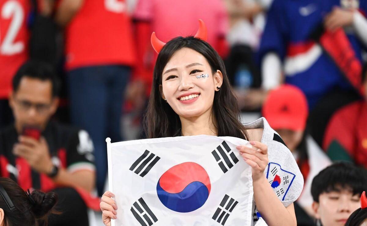 世界杯皇冠足球平台_小组赛总结 足球为何发展成了这个样子世界杯皇冠足球平台?到底哪支球队出了冠军像?