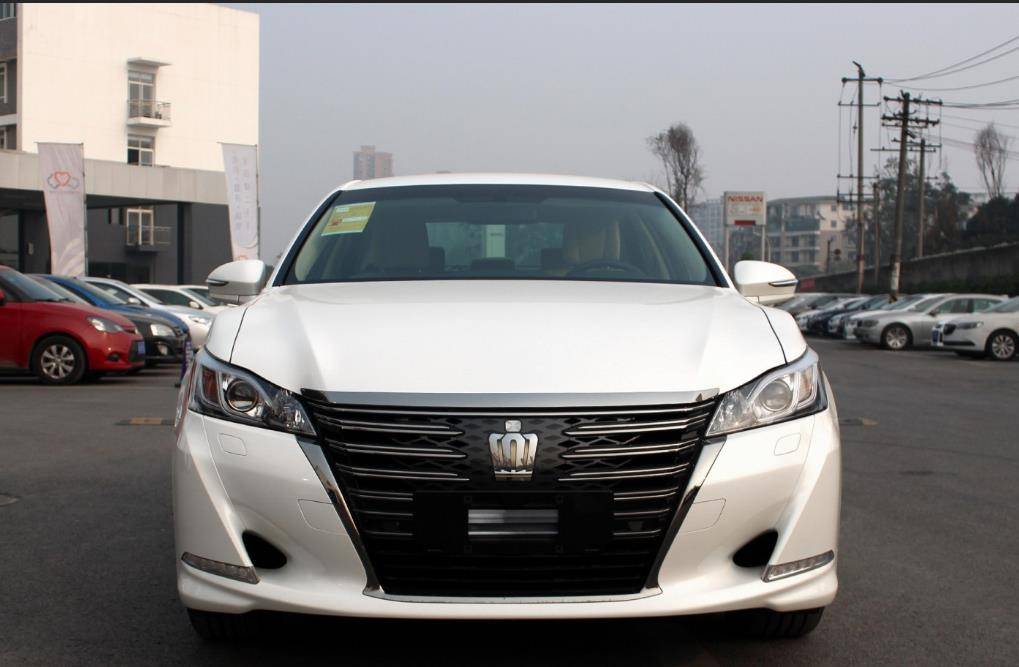 皇冠信用盘开号_丰田旗下最为经典的车皇冠信用盘开号,当年配V8裸车都要90万,逼格不输奥迪A6L