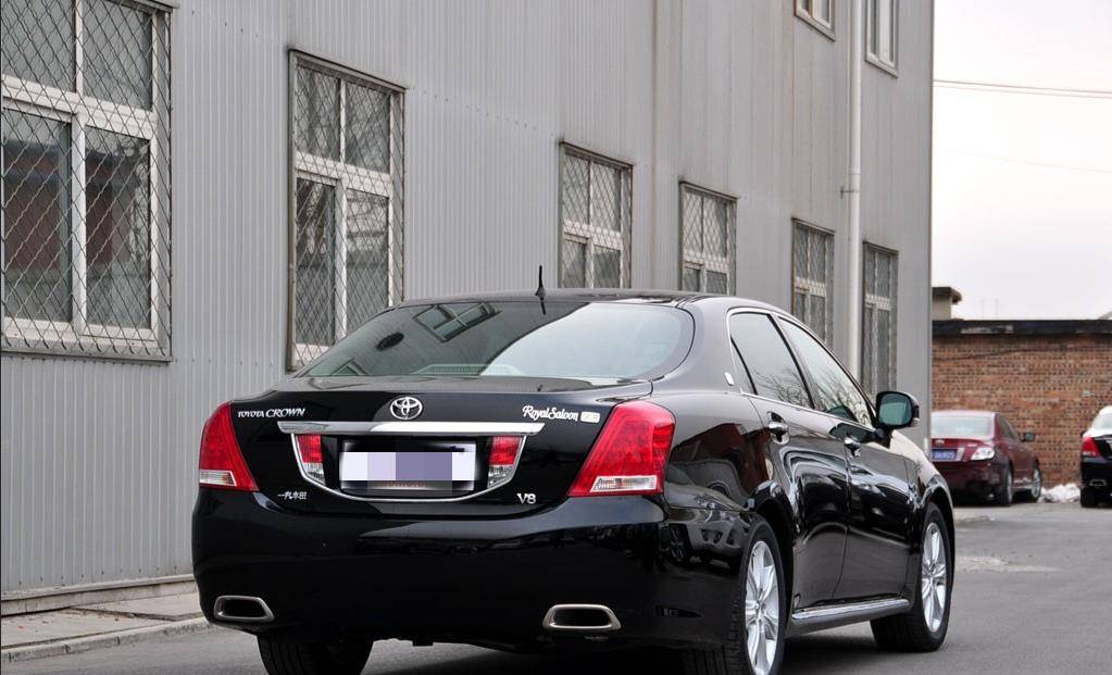 皇冠信用盘开号_丰田旗下最为经典的车皇冠信用盘开号,当年配V8裸车都要90万,逼格不输奥迪A6L
