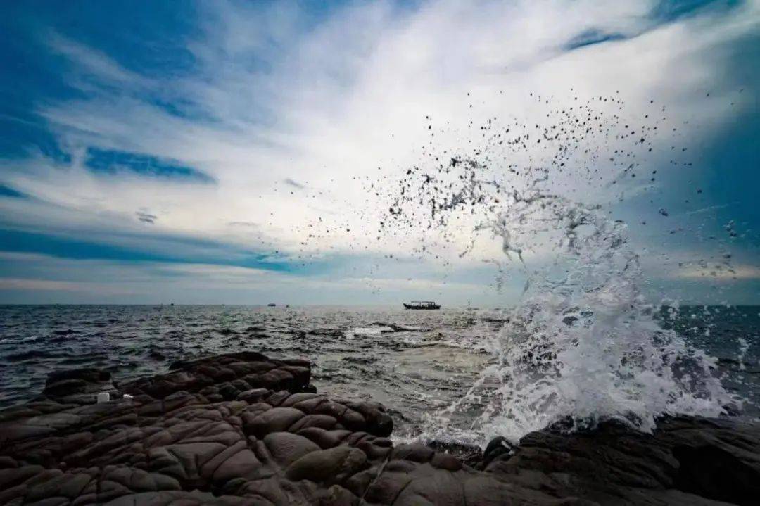 皇冠体育_总要跟爱的人去一次海边吧皇冠体育!| 《南海姑娘》的浪漫指南