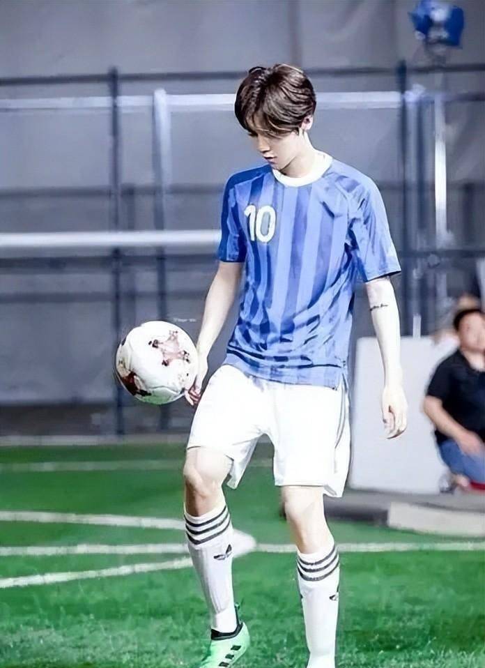 世界杯皇冠足球平台_带你解读鹿晗世界杯皇冠足球平台,“足球鹿”,凭啥可以解说世界杯英格兰对阵伊朗比赛