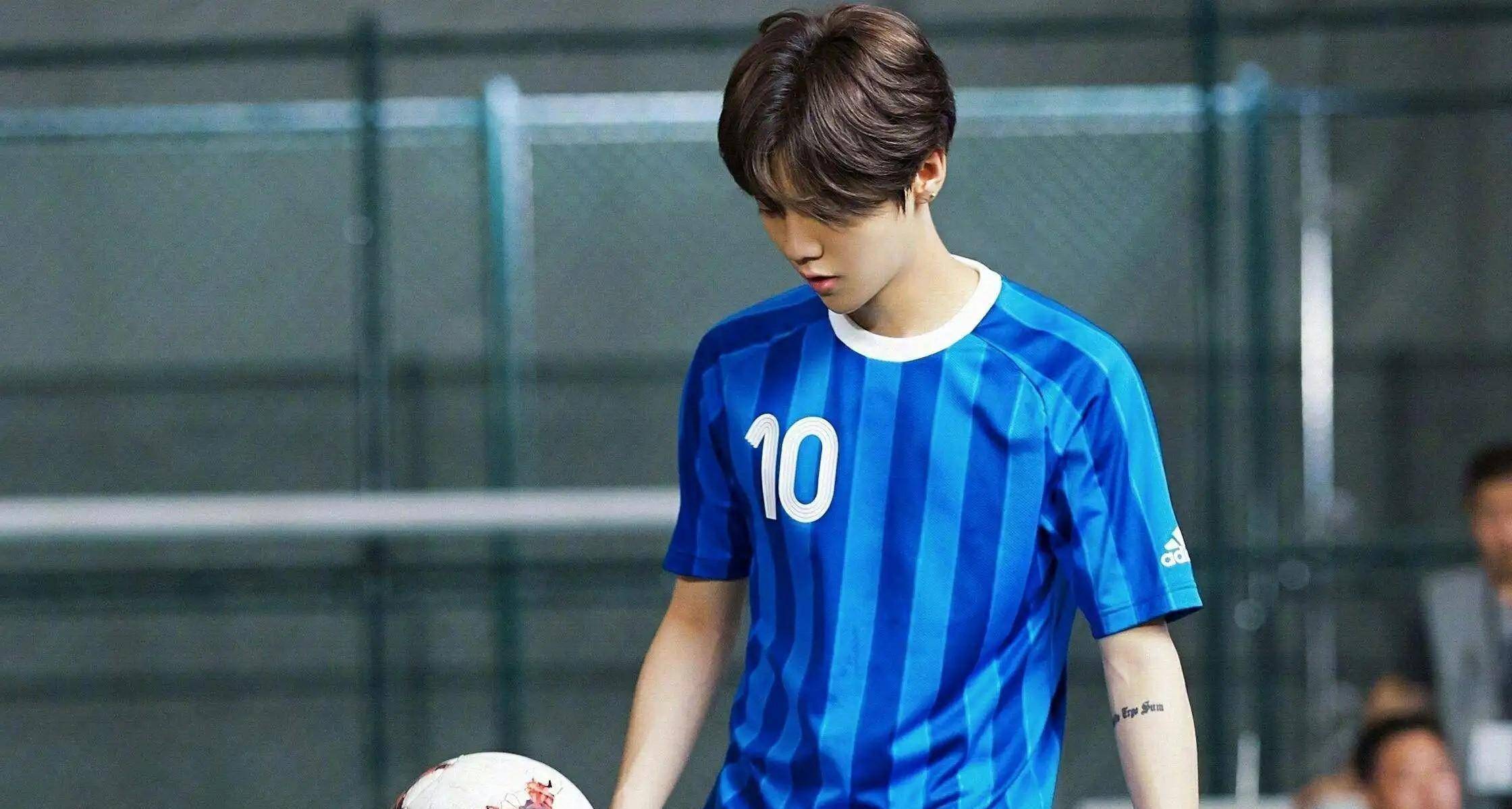 世界杯皇冠足球平台_带你解读鹿晗世界杯皇冠足球平台,“足球鹿”,凭啥可以解说世界杯英格兰对阵伊朗比赛