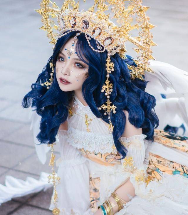皇冠登一登二登三区别_谢安然再登热搜?顶十斤头皇冠扮“在逃公主”皇冠登一登二登三区别,穿着华丽且高贵