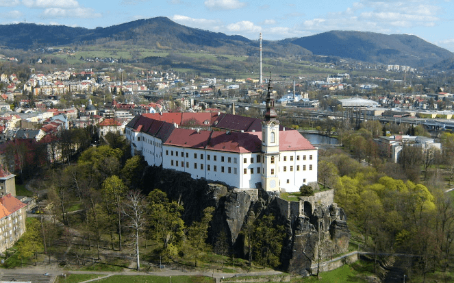 皇冠信用网如何注册_域风网:什么是捷克.cz域名,如何注册