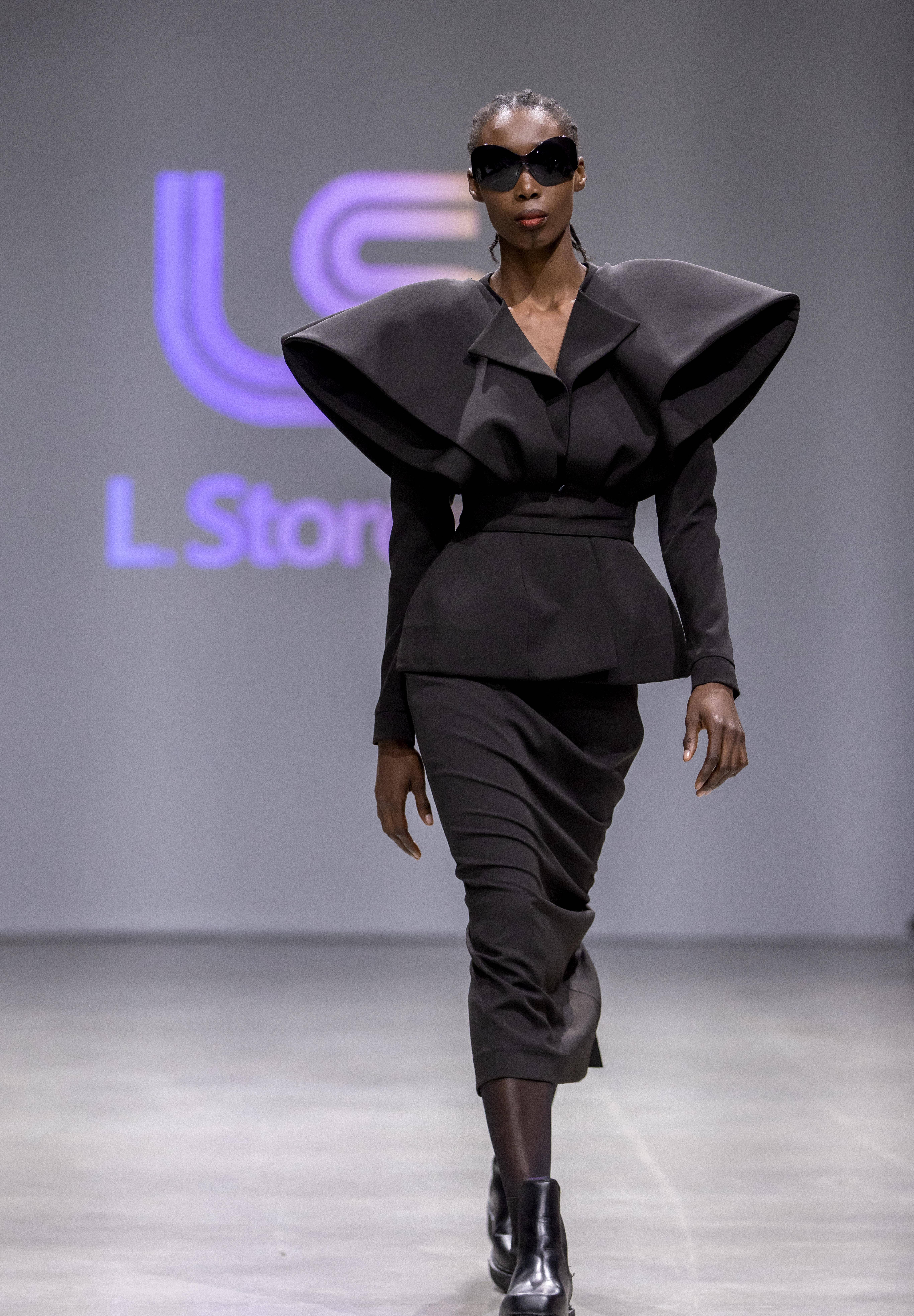 皇冠信用登2代理_(二线国外代理)摩尔多瓦时装秀快照(2)