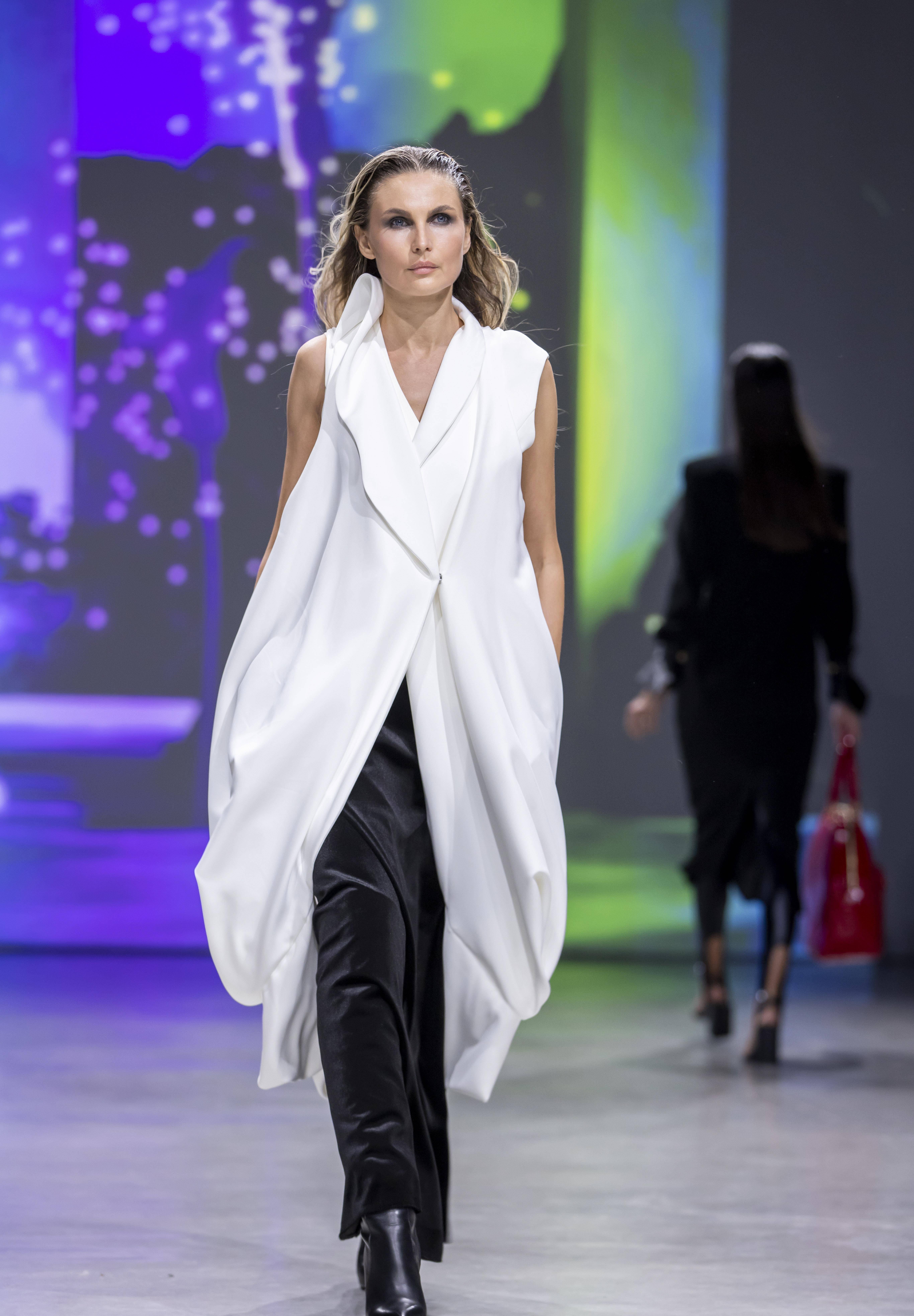 皇冠信用登2代理_(二线国外代理)摩尔多瓦时装秀快照(2)