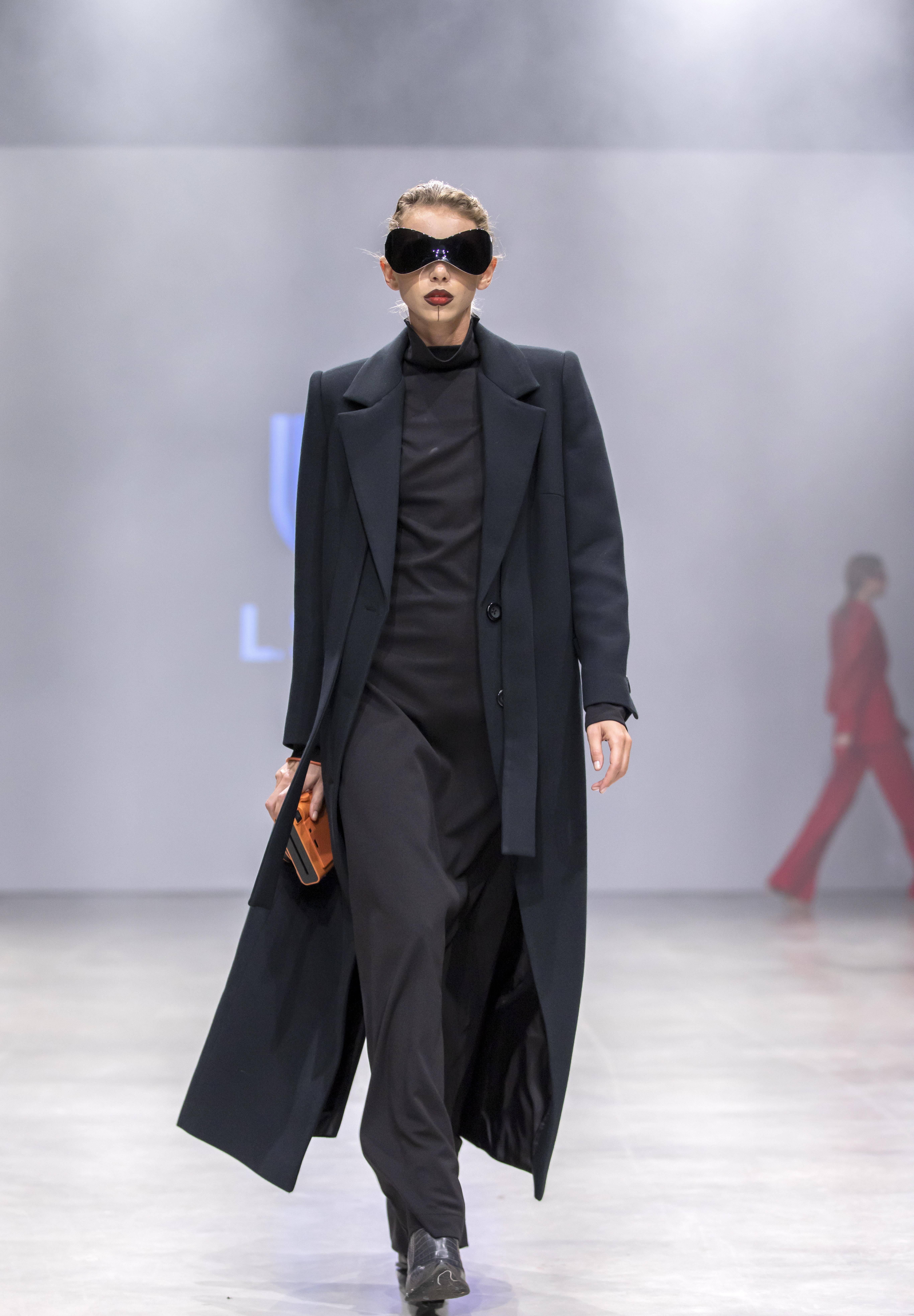 皇冠信用登2代理_(二线国外代理)摩尔多瓦时装秀快照(2)