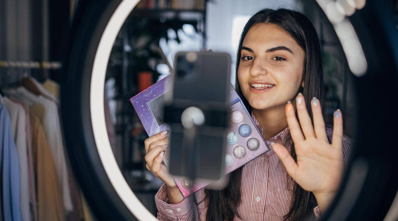 法甲在哪里看直播_这些抖音直播违禁词千万不要踩法甲在哪里看直播!抖音直播违规在哪里看?| 芸众