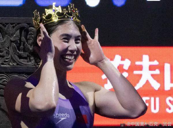 世界杯皇冠平台_头戴皇冠世界杯皇冠平台!覃海洋勇夺世界杯年度总冠军