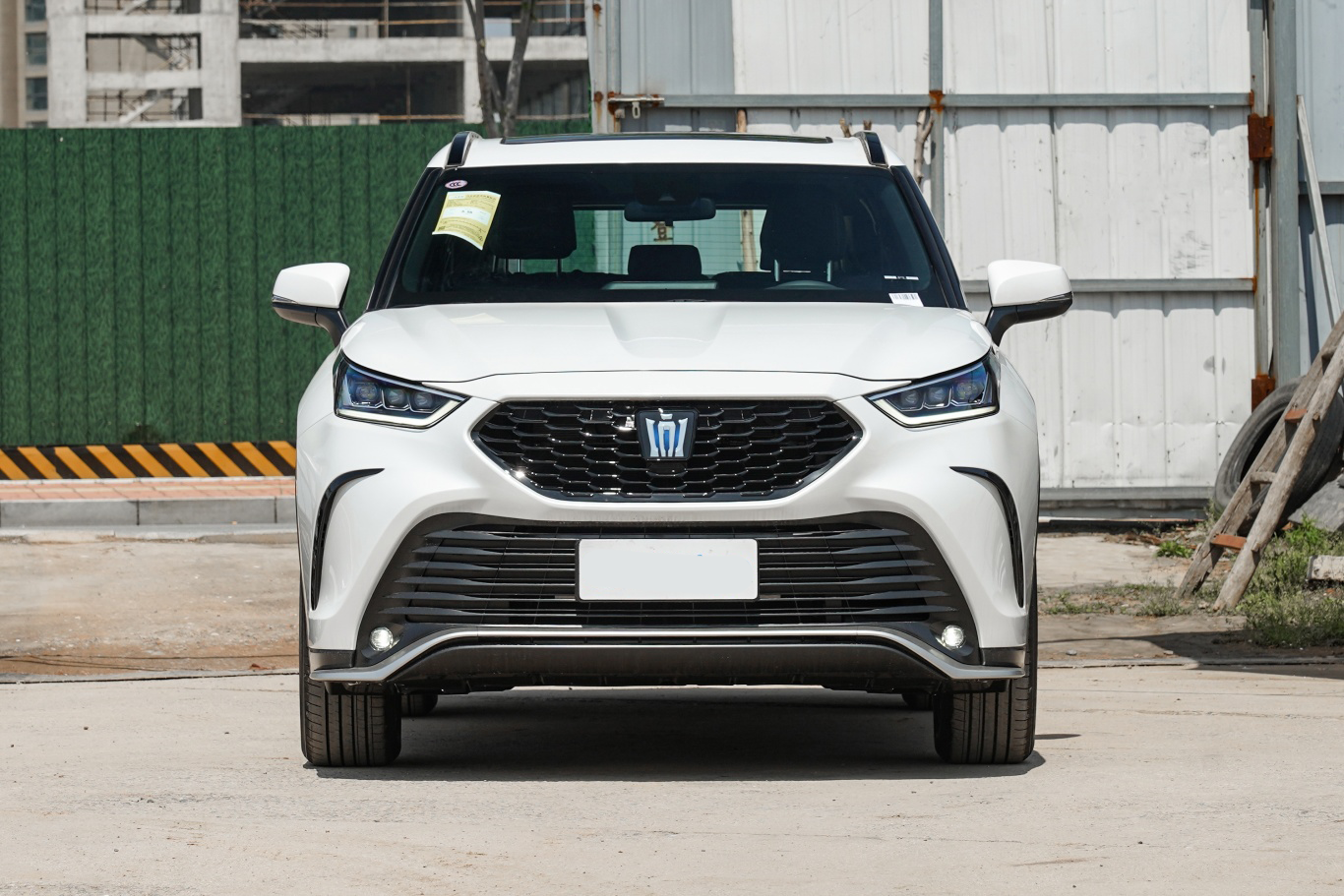 世界杯皇冠平台_相同平台细节略有不同世界杯皇冠平台,丰田汉兰达对比皇冠陆放,谁更值得选