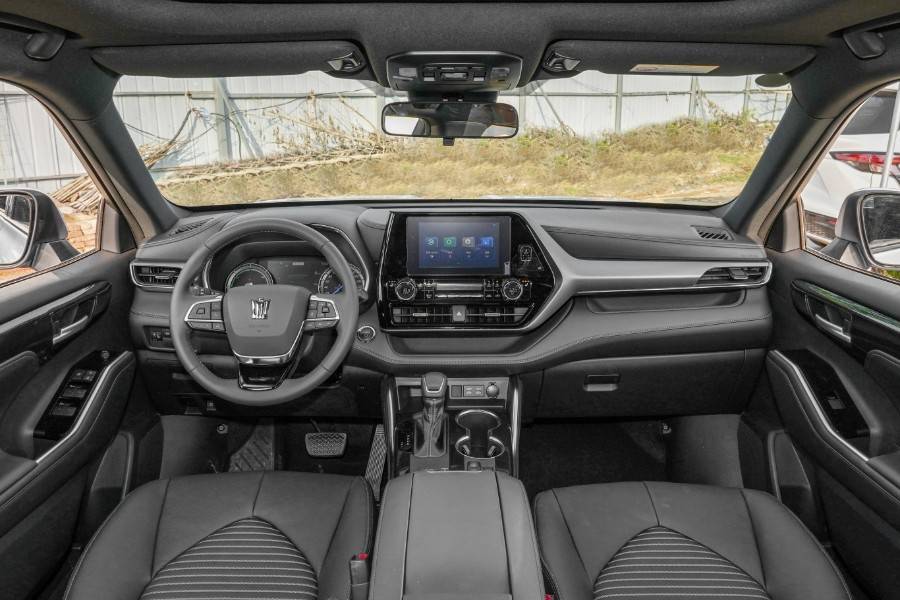 世界杯皇冠平台_相同平台细节略有不同世界杯皇冠平台,丰田汉兰达对比皇冠陆放,谁更值得选