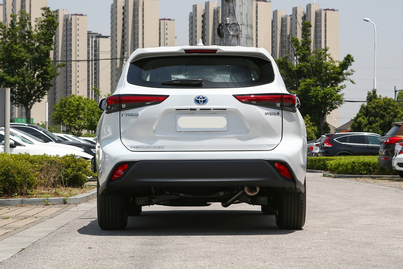 世界杯皇冠平台_相同平台细节略有不同世界杯皇冠平台,丰田汉兰达对比皇冠陆放,谁更值得选