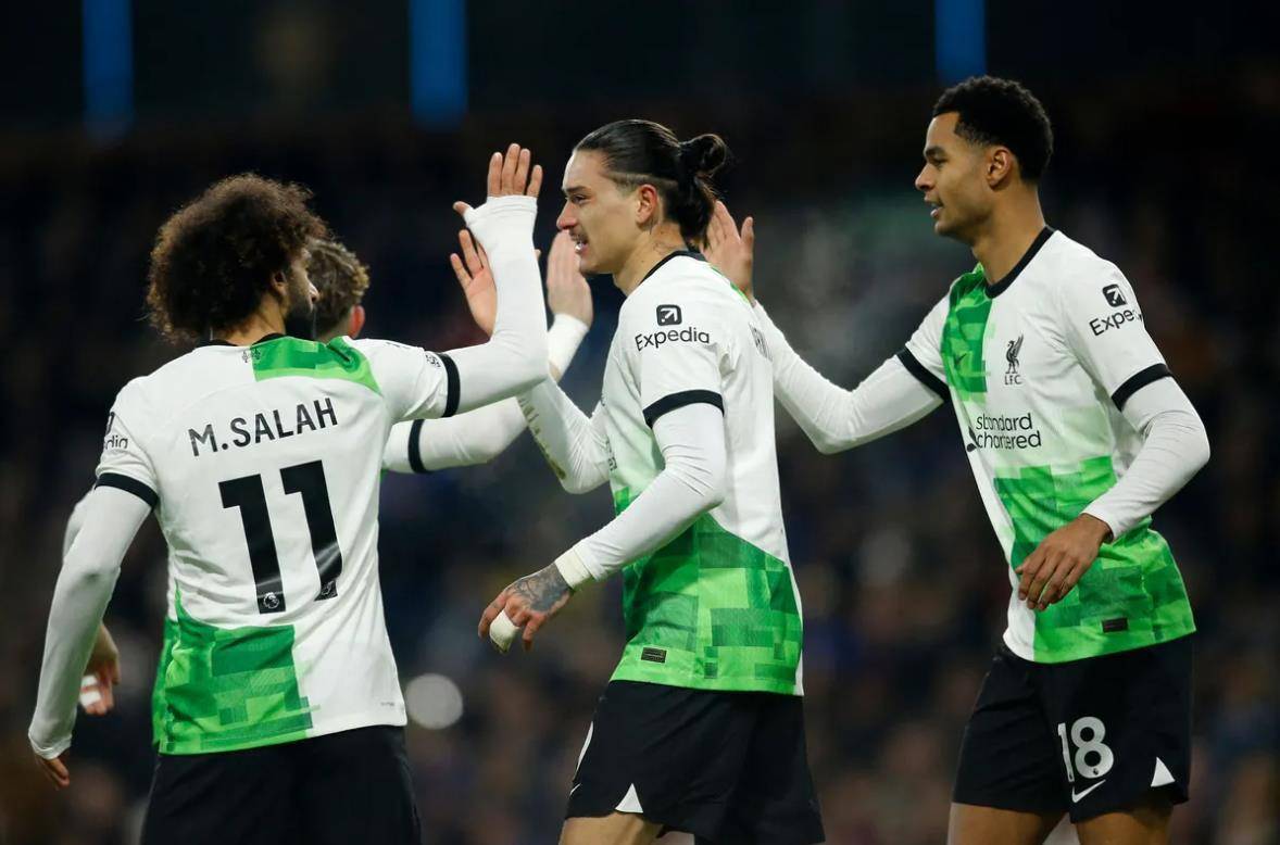 皇冠信用网登0_0-1皇冠信用网登0,4-0!足坛悲喜夜!拜仁爆冷,皇马逆转巴萨绝杀,尤文登榜首