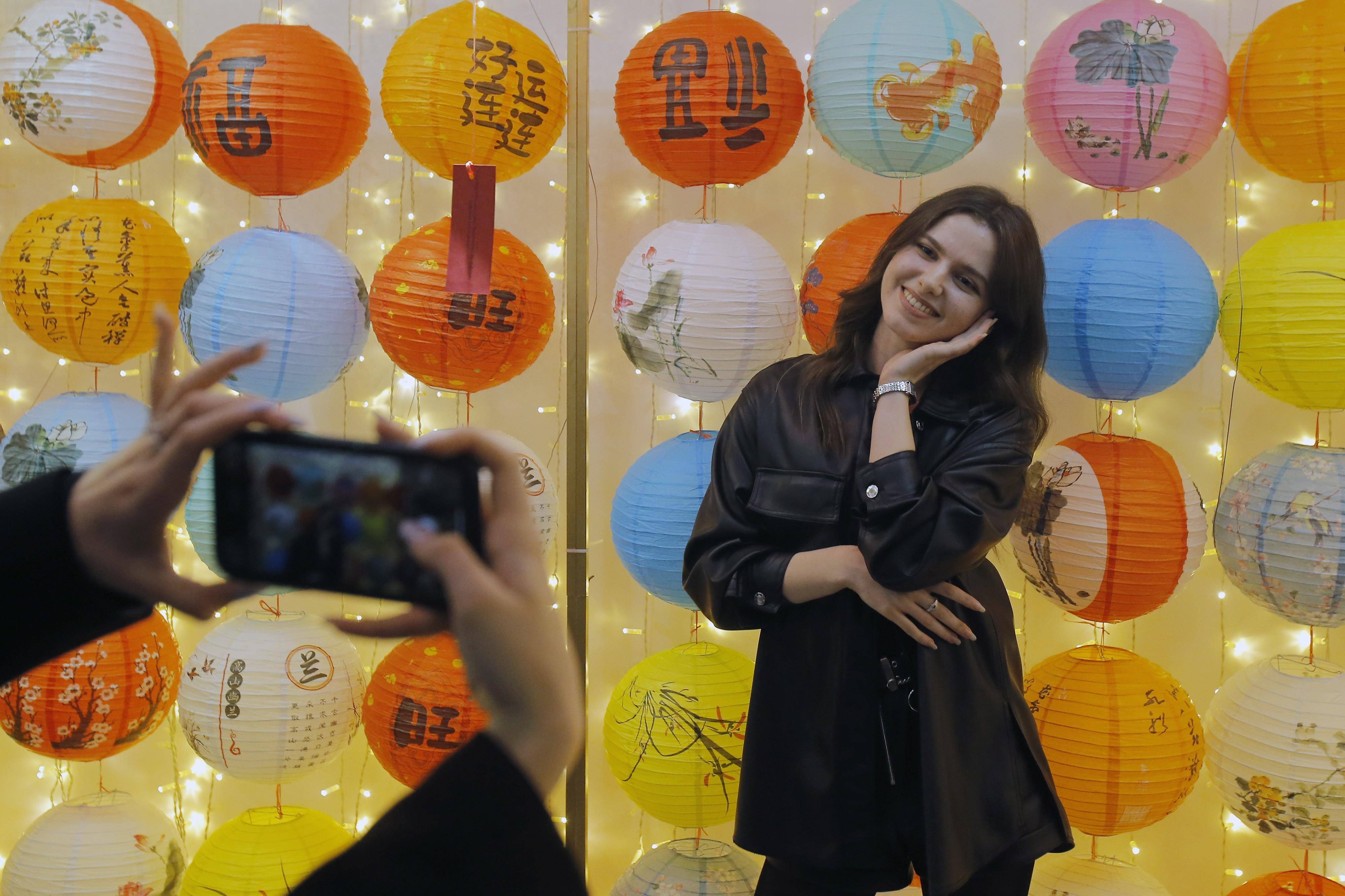 罗马尼亚_罗马尼亚:多彩活动庆元宵