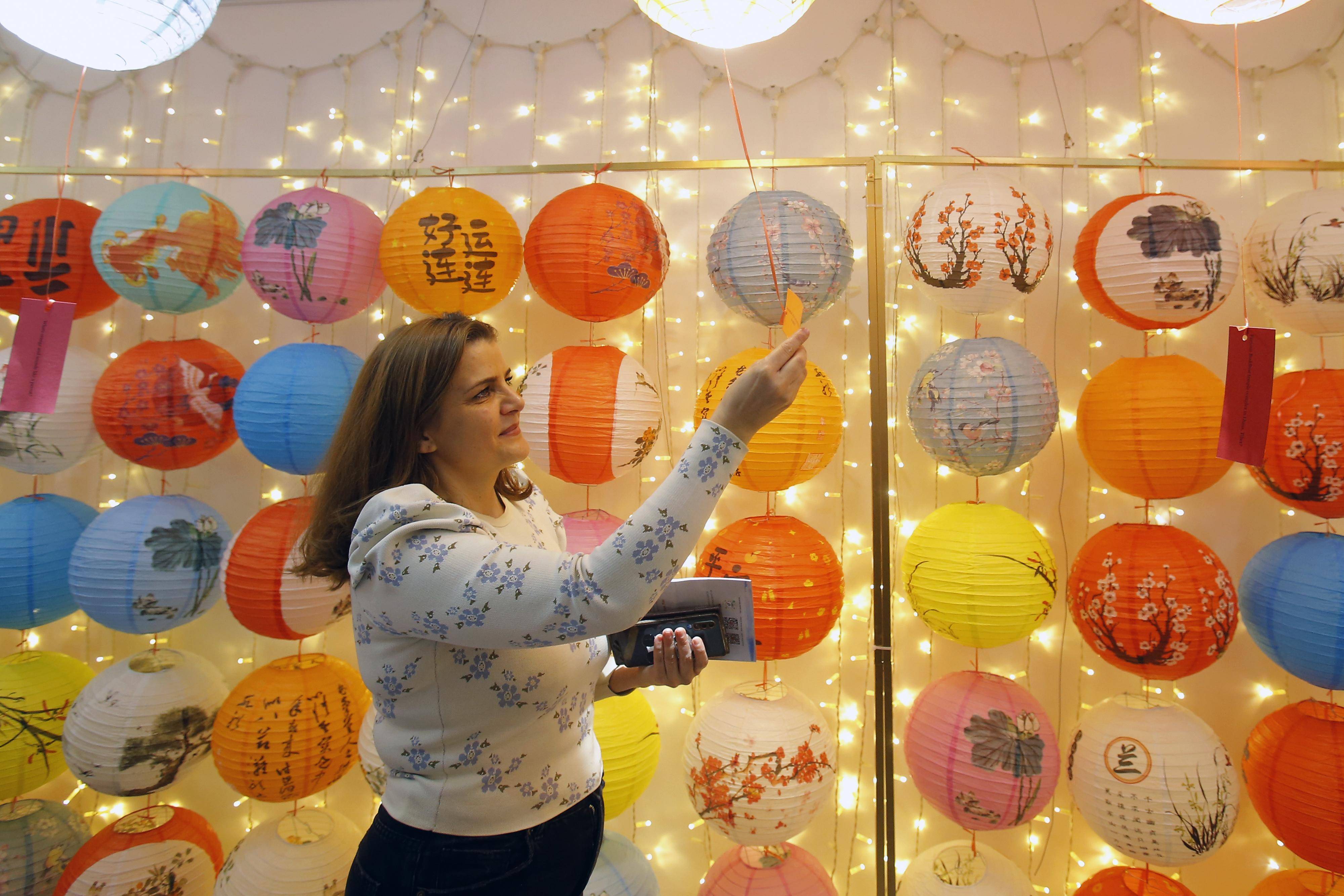 罗马尼亚_罗马尼亚:多彩活动庆元宵