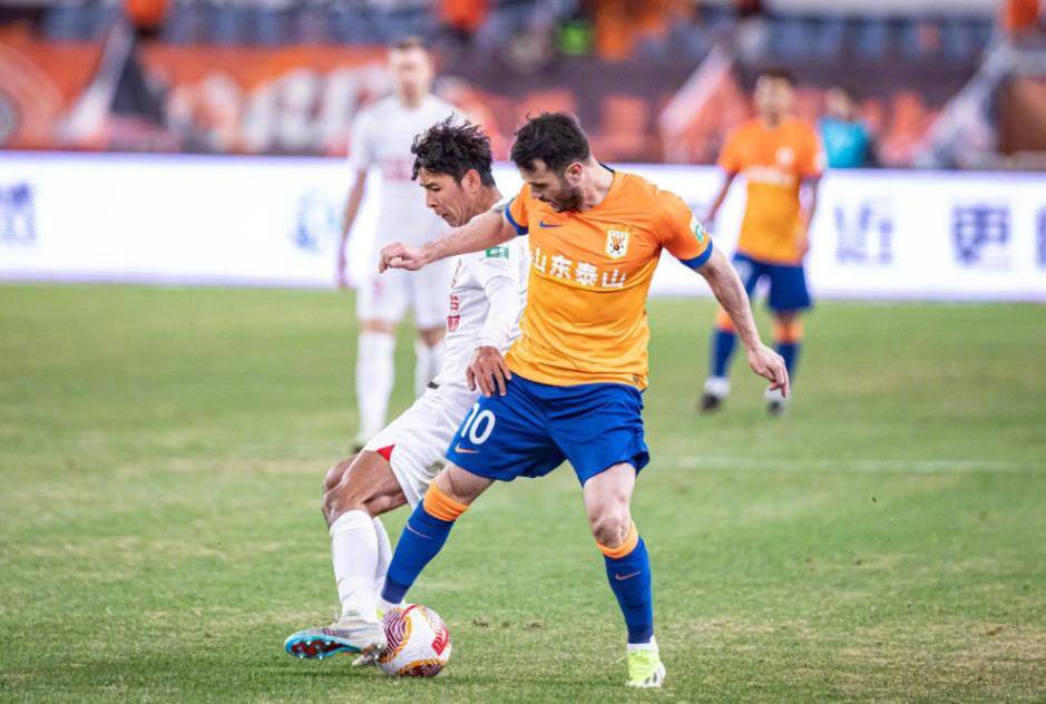 新2足球网址_恭喜中国足球!山东4-2狂胜新2足球网址,亚冠对手0-1爆冷,中超新霸主诞生