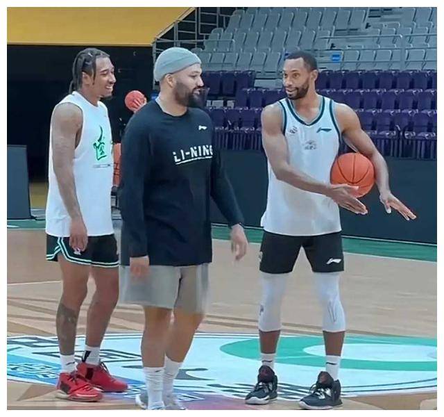 篮球代理网址_弗格伤停仍训练篮球代理网址,辽宁篮球队赛训新风格,刘子庆谈亚当斯代理