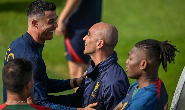 欧洲杯买球_C罗三球回应欧洲杯首发争议欧洲杯买球,马丁内斯计谋受挫球迷笑纳