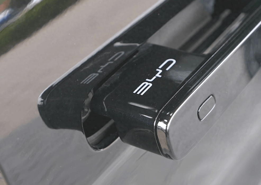 欧洲杯_英国球星凯尔沃克喜提海豹欧洲杯,携手比亚迪助力欧洲杯