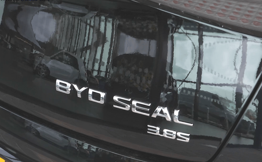 欧洲杯_英国球星凯尔沃克喜提海豹欧洲杯,携手比亚迪助力欧洲杯