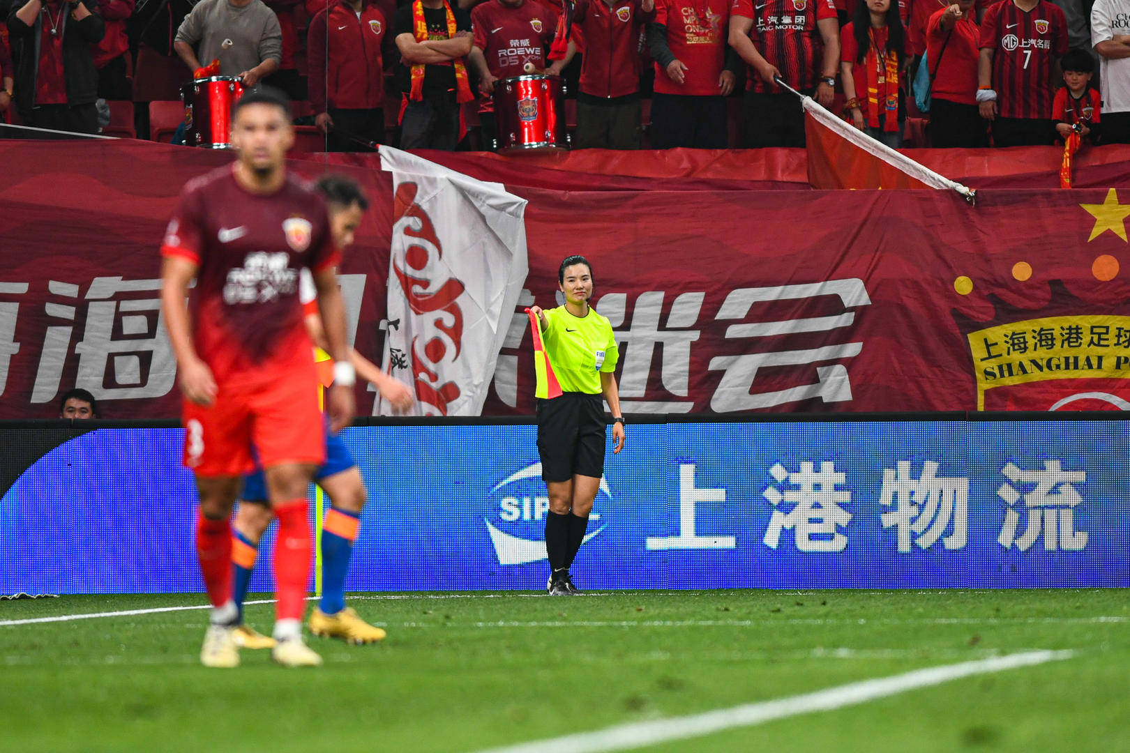 贝尔格莱德红星足球_红星专访|中超历史首位女裁判贝尔格莱德红星足球,半路出道接触足球,接下来“目标亚洲”!