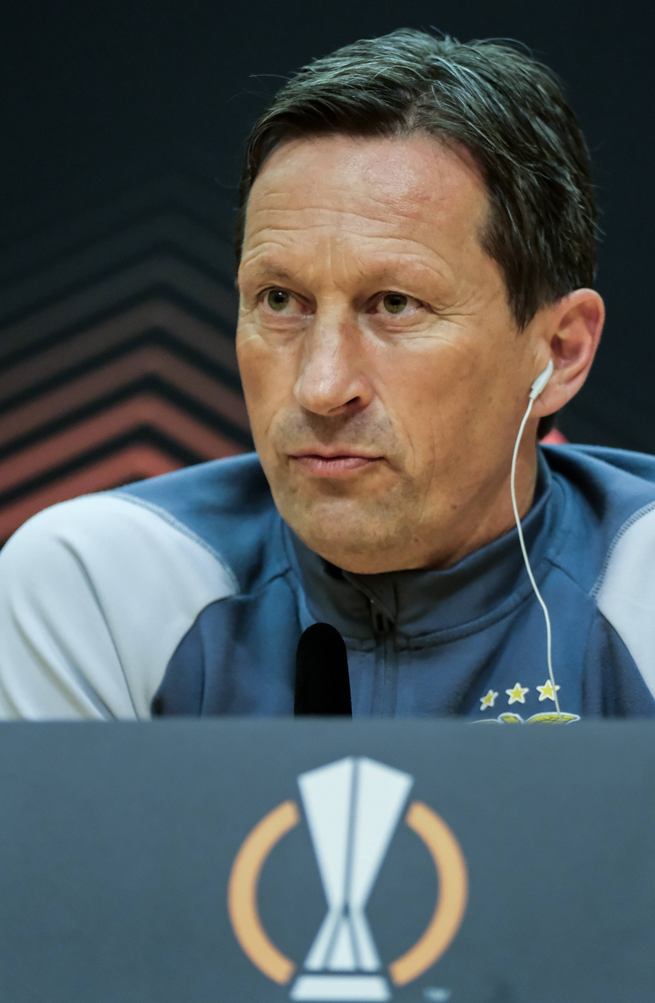 本菲卡足球_足球——欧罗巴联赛:本菲卡赛前备战